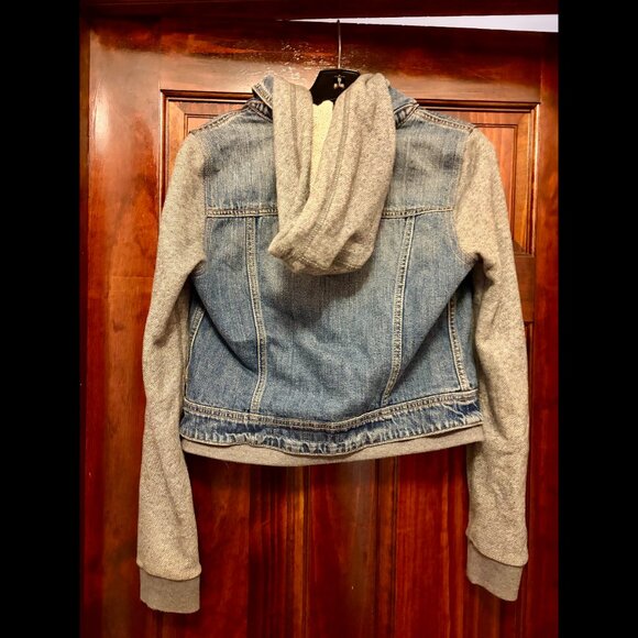 Medium Wash Denim Gray Sweatshirt Hoodie American Eagle Jean Jacket (S/P) - Picture 3 of 4